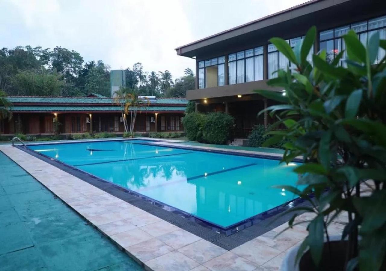 Dampe Resort Piliyandala Extérieur photo